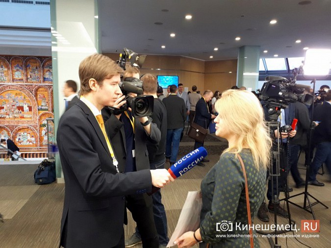 Как журналисты пытались получить слово на пресс-конференции Путина фото 10