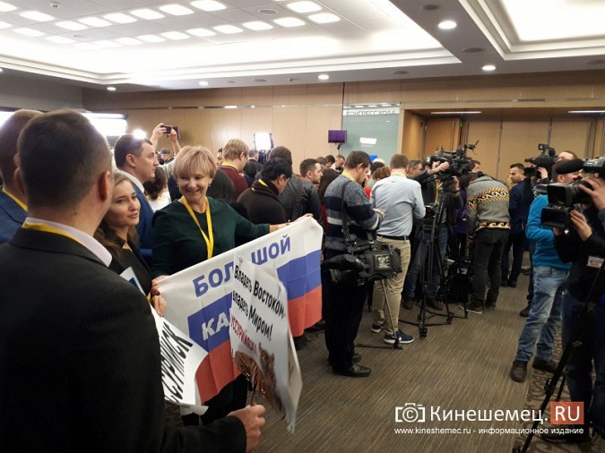 Как журналисты пытались получить слово на пресс-конференции Путина фото 13