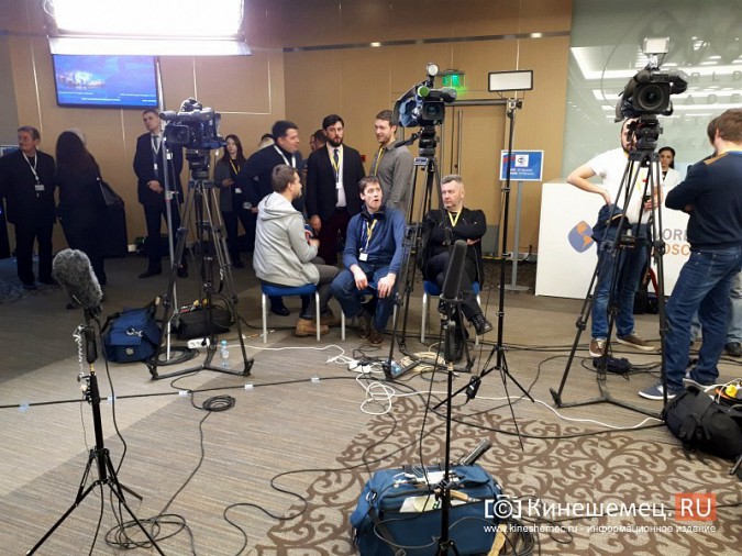 Как журналисты пытались получить слово на пресс-конференции Путина фото 18