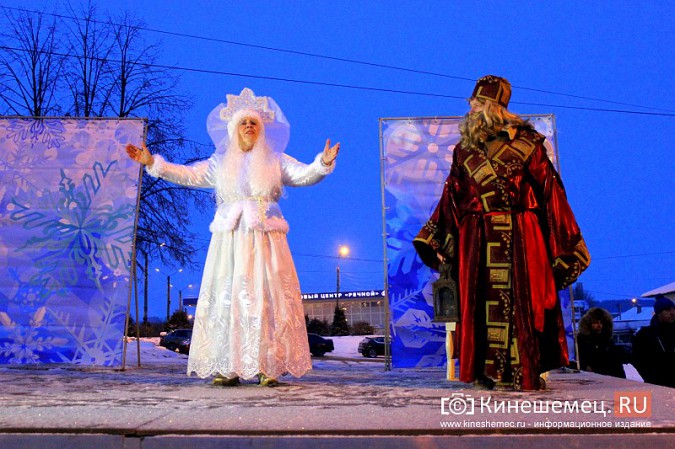 В Кинешме зажгли главную новогоднюю елку фото 9