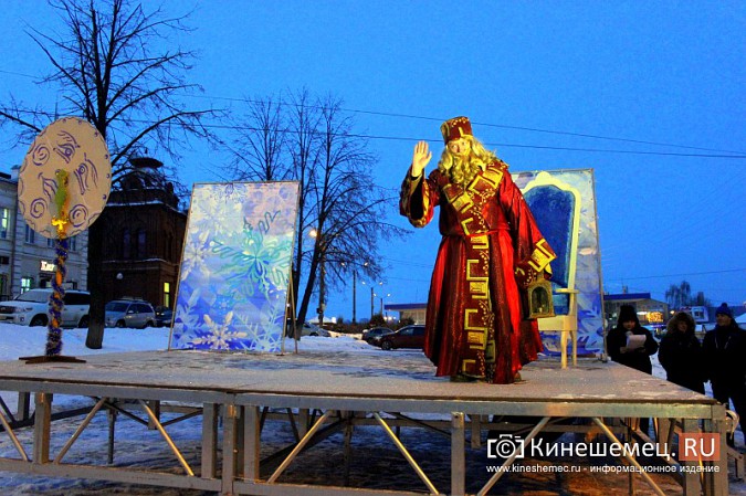 В Кинешме зажгли главную новогоднюю елку фото 7