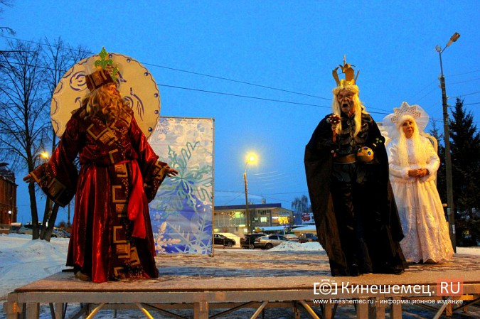 В Кинешме зажгли главную новогоднюю елку фото 10