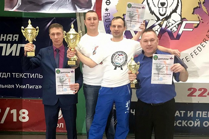 Кинешемский каратист стал лучшим бойцом турнира в Иваново фото 8