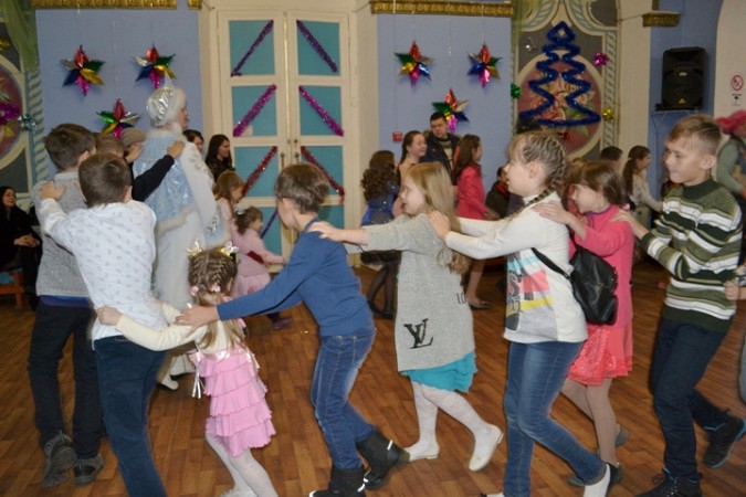 Экстрасенсы и Свин наведались к заволжским школьникам фото 3