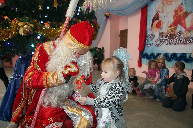В Наволоках прошел новогодний праздник для малышей фото 5