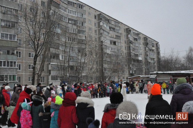 Жители микрорайона  «Автоагрегат» собрались на новогоднем празднике фото 9
