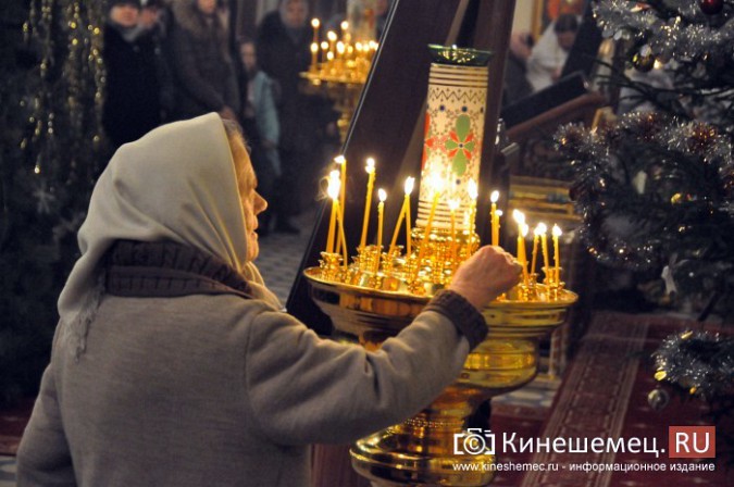 В православных храмах Кинешмы прошли рождественские службы фото 8