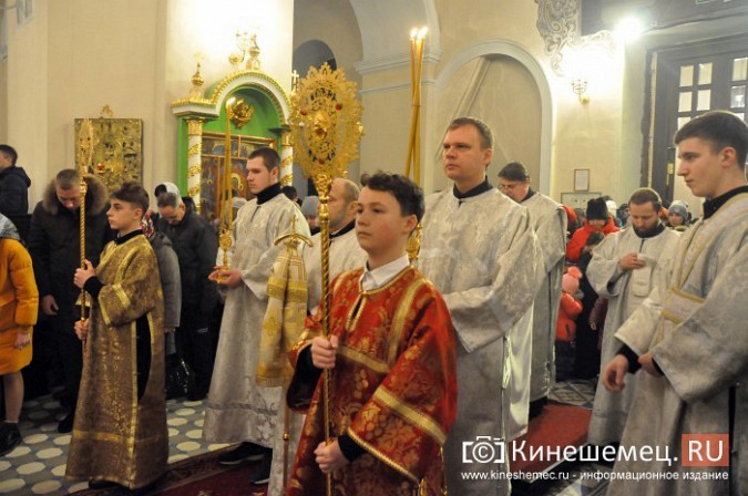 В православных храмах Кинешмы прошли рождественские службы фото 5