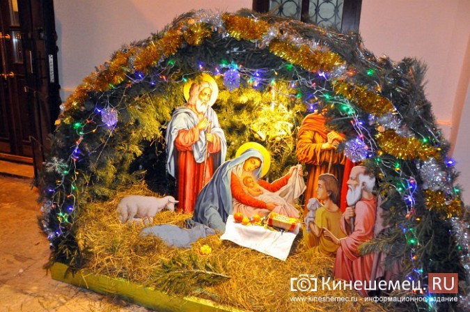 В православных храмах Кинешмы прошли рождественские службы фото 13