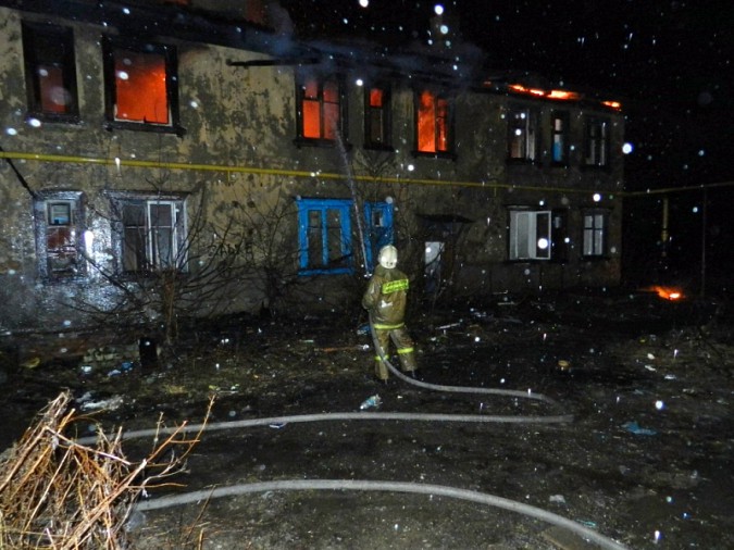 Бомжи спалили двухэтажный дом в Заволжске фото 5