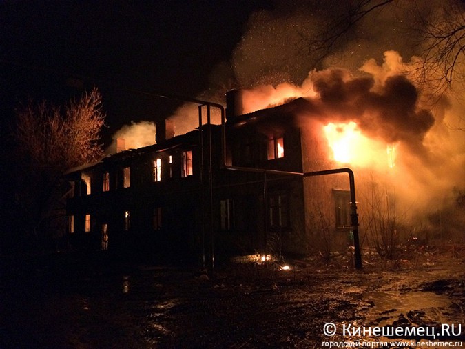 Бомжи спалили двухэтажный дом в Заволжске фото 2