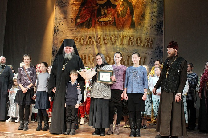 В Кинешме прошла епархиальная Рождественская елка фото 7