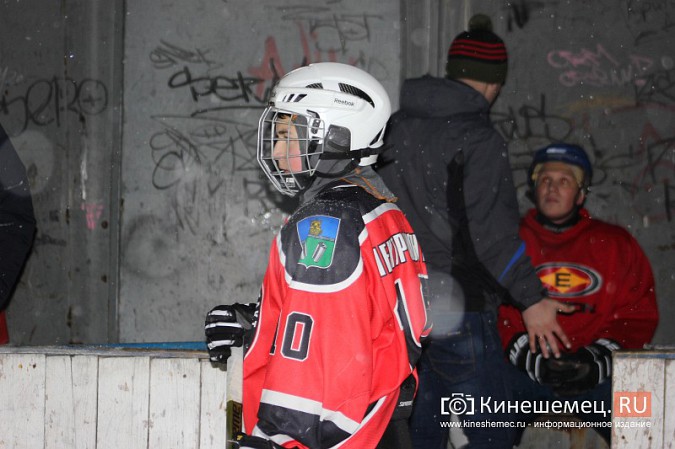 В хоккейном дерби Кинешмы забросили 25 шайб фото 33