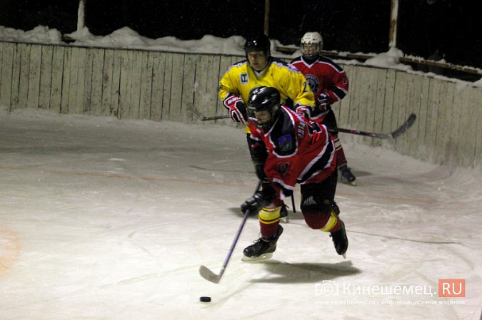 В хоккейном дерби Кинешмы забросили 25 шайб фото 4