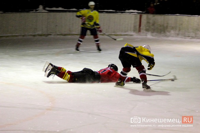 В хоккейном дерби Кинешмы забросили 25 шайб фото 14