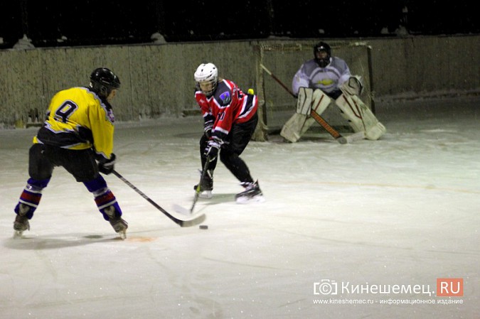 В хоккейном дерби Кинешмы забросили 25 шайб фото 7