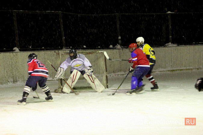 В хоккейном дерби Кинешмы забросили 25 шайб фото 15