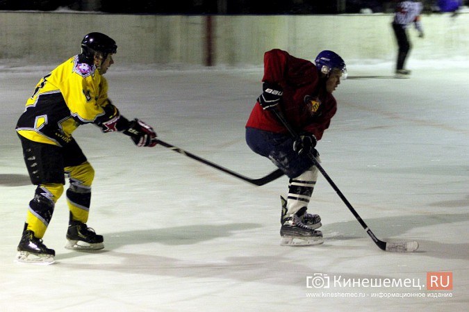 В хоккейном дерби Кинешмы забросили 25 шайб фото 16