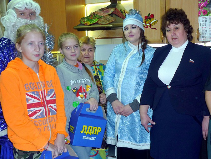 В Кинешме ЛДПР душевно поздравила людей с ограниченными возможностями с новогодними праздниками фото 3