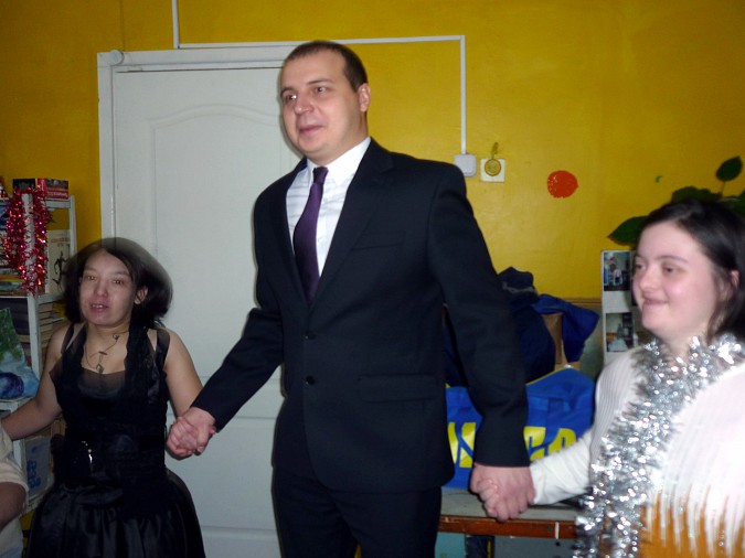 В Кинешме ЛДПР душевно поздравила людей с ограниченными возможностями с новогодними праздниками фото 16