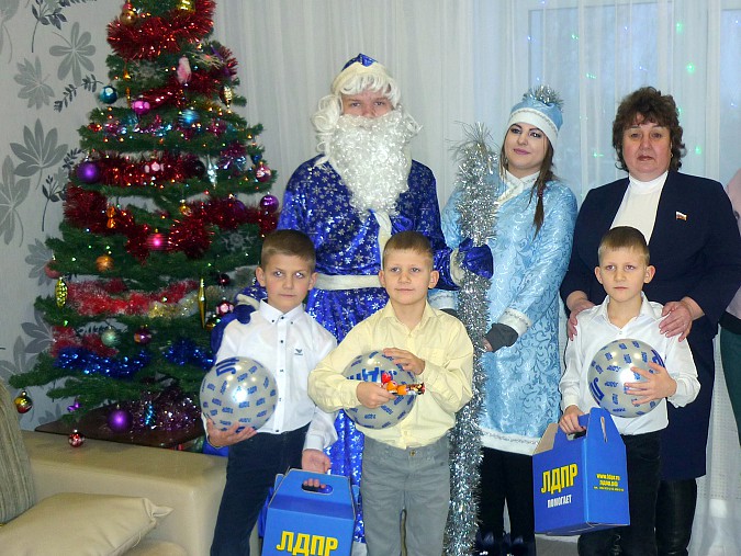 В Кинешме ЛДПР душевно поздравила людей с ограниченными возможностями с новогодними праздниками фото 4