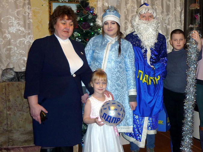 В Кинешме ЛДПР душевно поздравила людей с ограниченными возможностями с новогодними праздниками фото 8