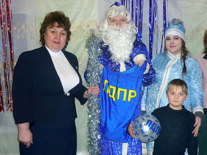 В Кинешме ЛДПР душевно поздравила людей с ограниченными возможностями с новогодними праздниками фото 6
