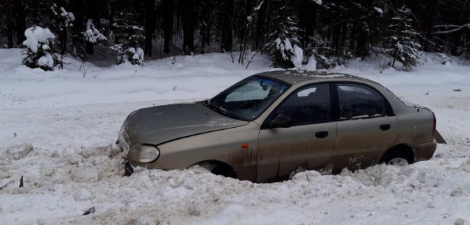В Ивановской области «Шевроле» улетел с трассы в кювет фото 3