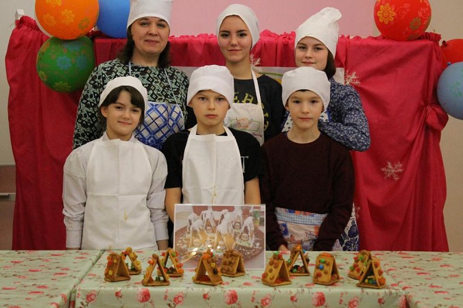 Маленькие кинешемцы изготовили пряничный домик фото 2