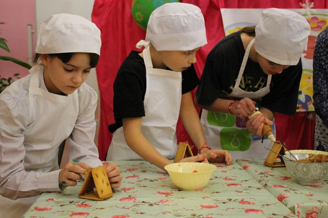 Маленькие кинешемцы изготовили пряничный домик фото 6