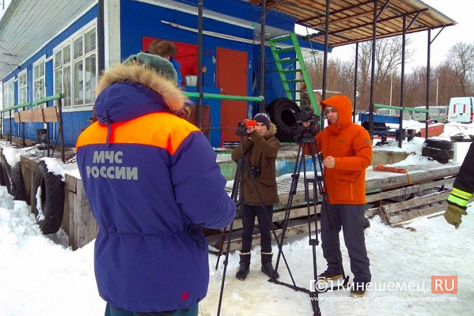 Первый канал снял в Кинешме репортаж о провалившемся под лед рыбаке фото 2
