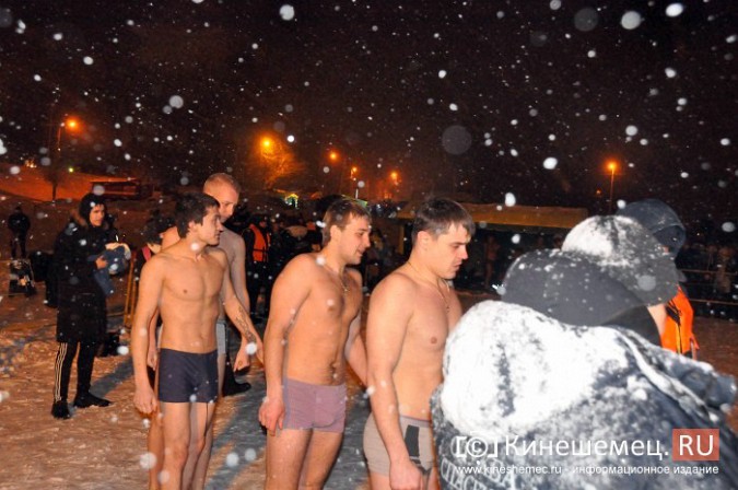 Кинешемцы окунулись в ледяную купель фото 24