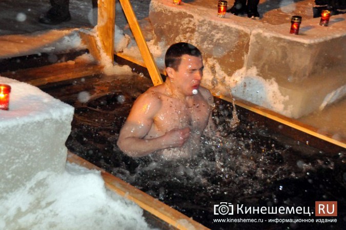 Кинешемцы окунулись в ледяную купель фото 27