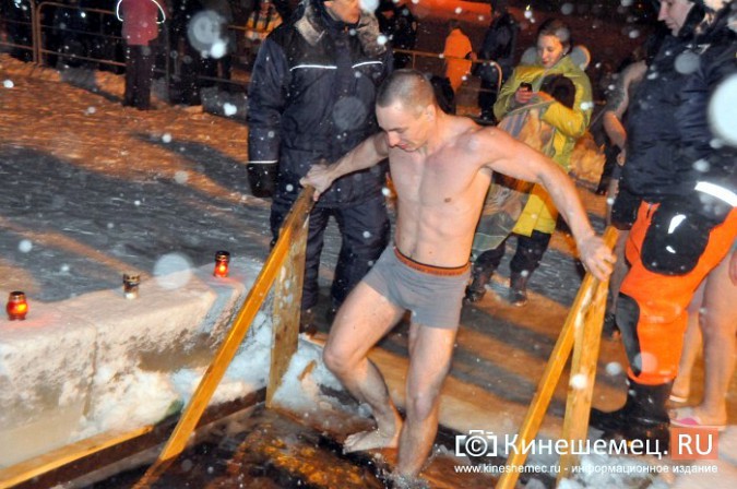 Кинешемцы окунулись в ледяную купель фото 23