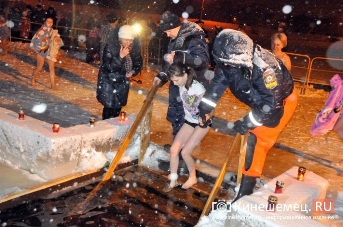 Кинешемцы окунулись в ледяную купель фото 21