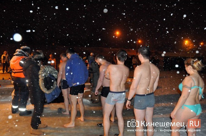 Кинешемцы окунулись в ледяную купель фото 34