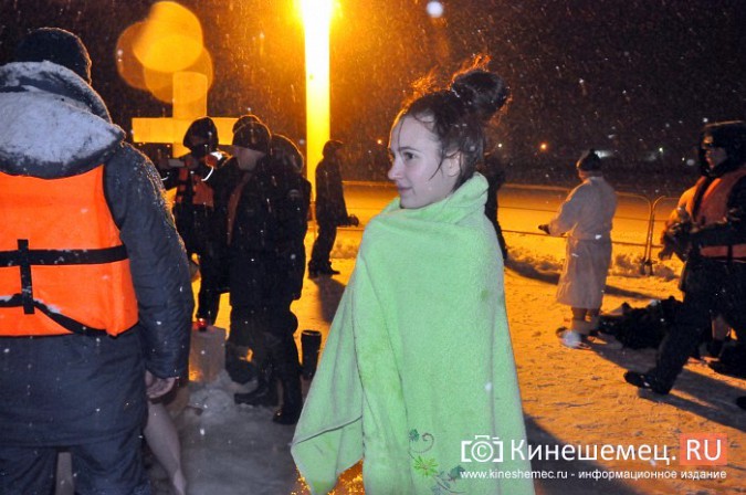 Кинешемцы окунулись в ледяную купель фото 15