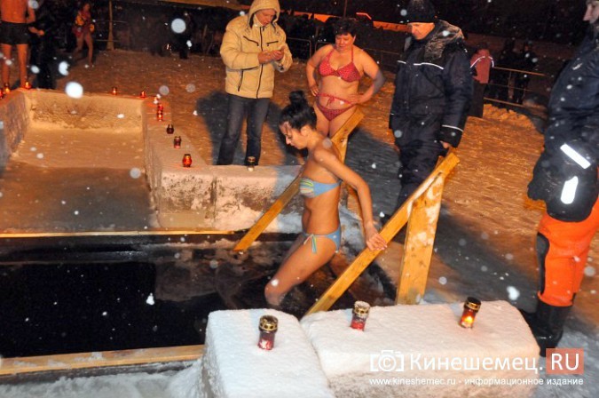 Кинешемцы окунулись в ледяную купель фото 17
