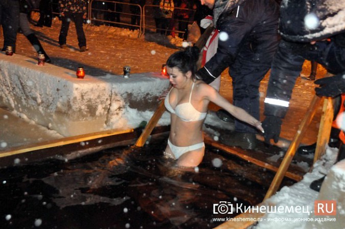 Кинешемцы окунулись в ледяную купель фото 25