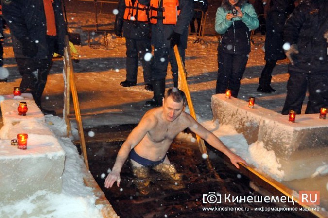 Кинешемцы окунулись в ледяную купель фото 16