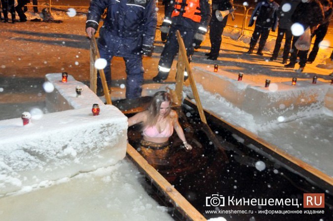 Кинешемцы окунулись в ледяную купель фото 37