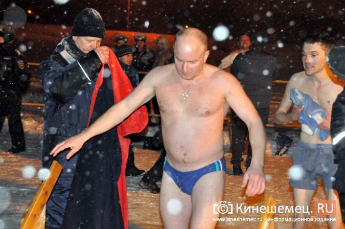 Кинешемцы окунулись в ледяную купель фото 32