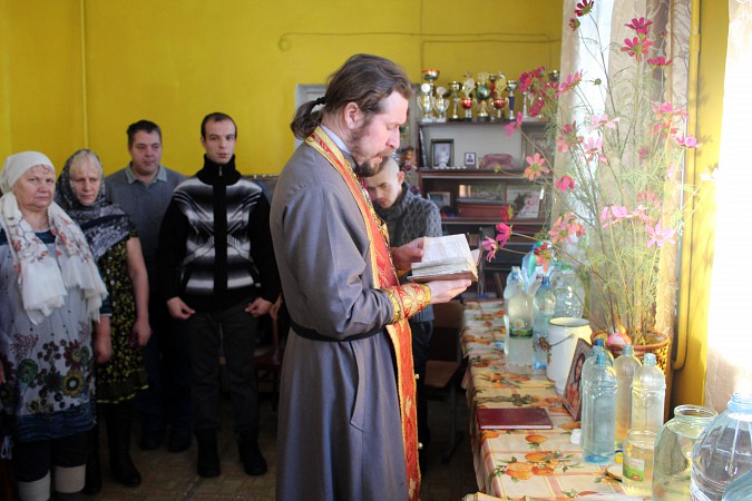 В кинешемском отделении общества инвалидов освятили воду фото 5