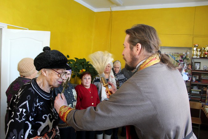 В кинешемском отделении общества инвалидов освятили воду фото 2