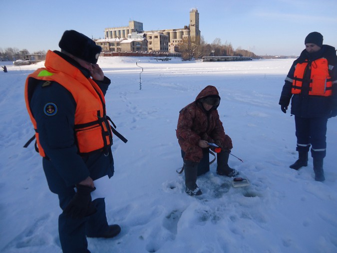 Кинешемские сотрудники ГИМС патрулируют водоемы фото 2