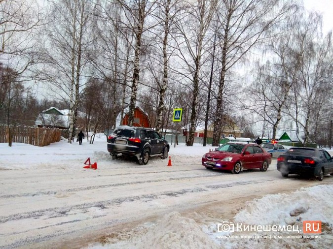 В Кинешме «Mitsubishi Pajero Sport» на пешеходнике сбил женщину фото 2