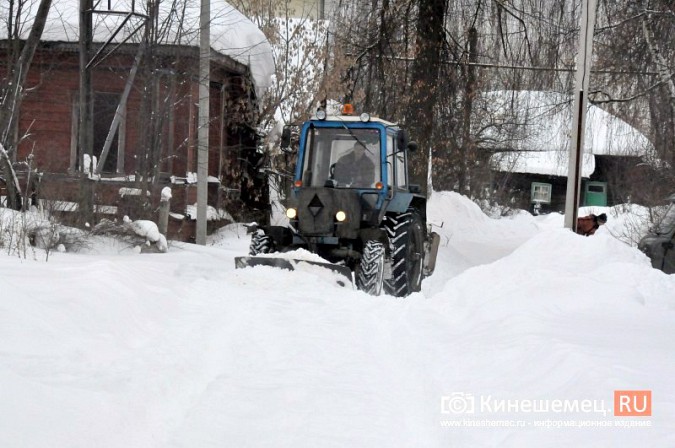 УГХ Кинешмы направило всю «живую» технику на расчистку города от снега фото 8