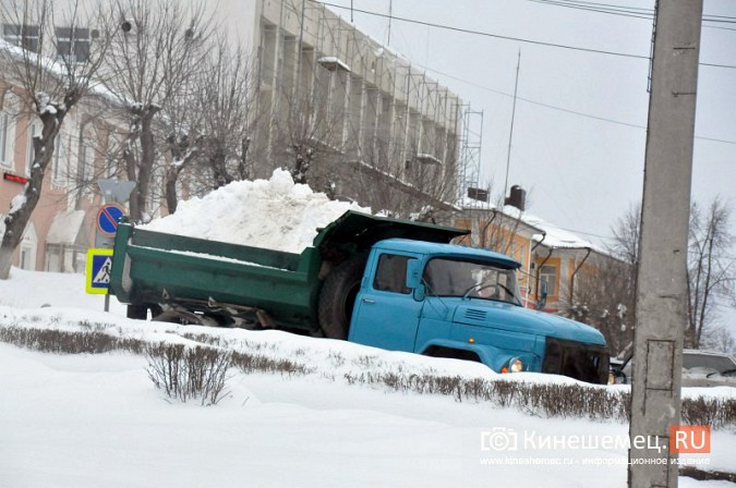 УГХ Кинешмы направило всю «живую» технику на расчистку города от снега фото 11
