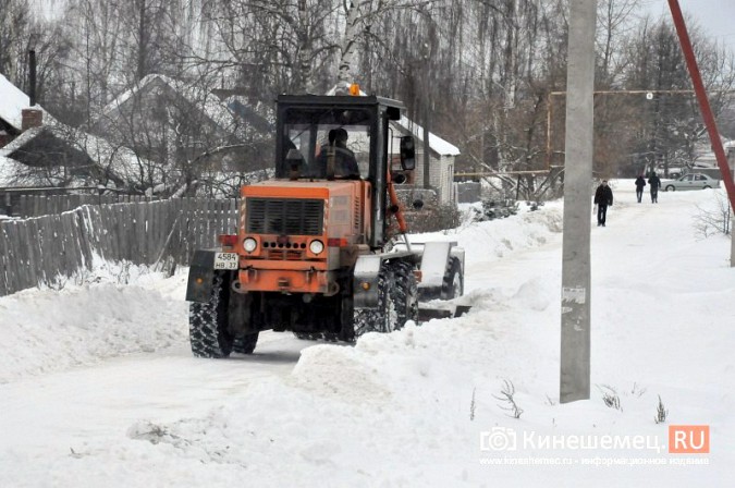 УГХ Кинешмы направило всю «живую» технику на расчистку города от снега фото 17