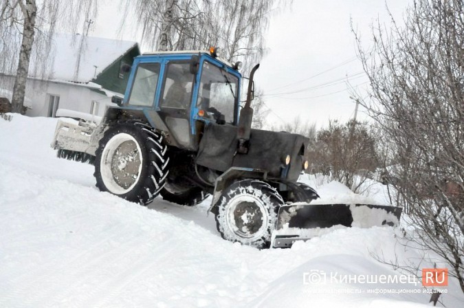 УГХ Кинешмы направило всю «живую» технику на расчистку города от снега фото 9